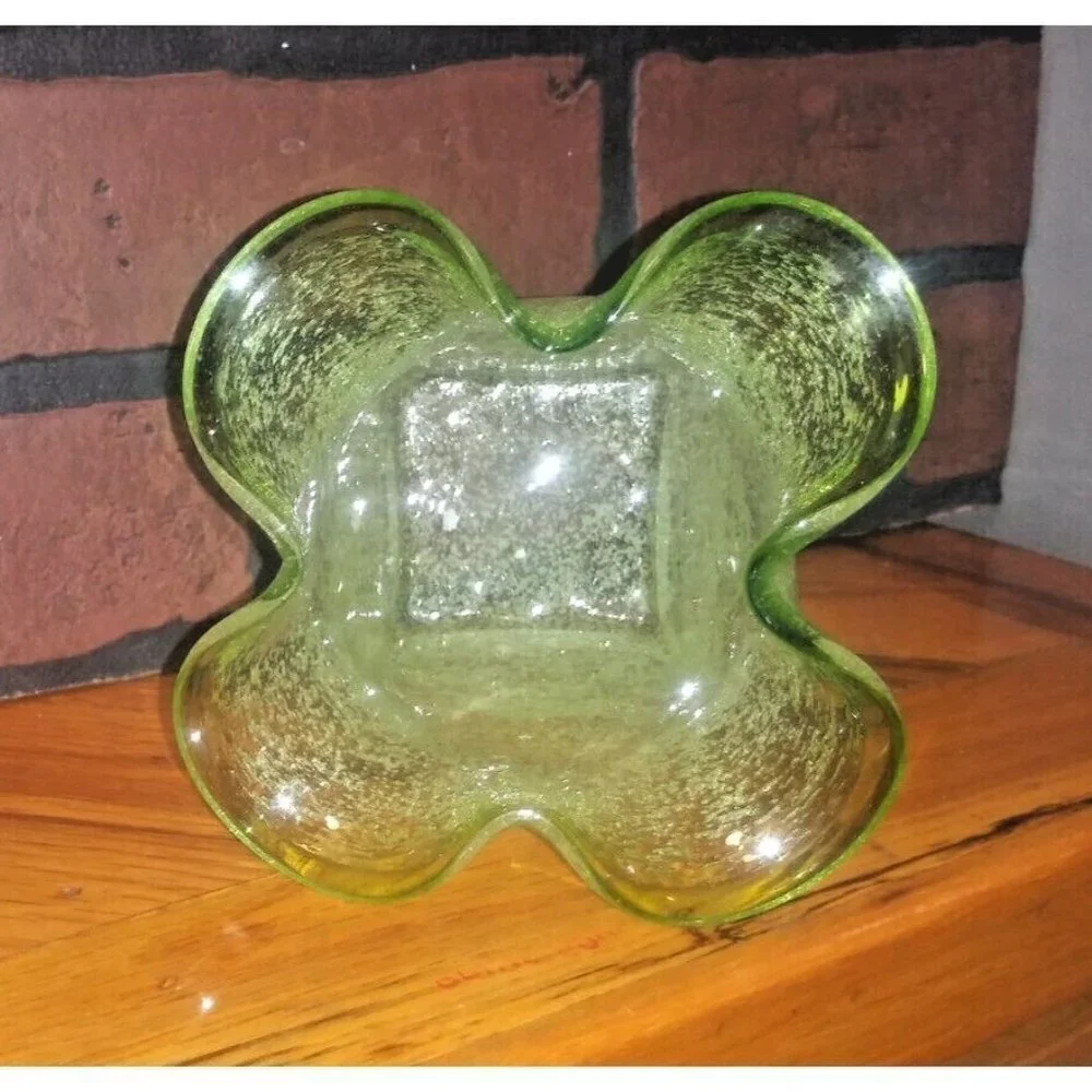 Vintage Vase Bubble Glass Emerald Green Scalloped ruffled Edge MCM 5